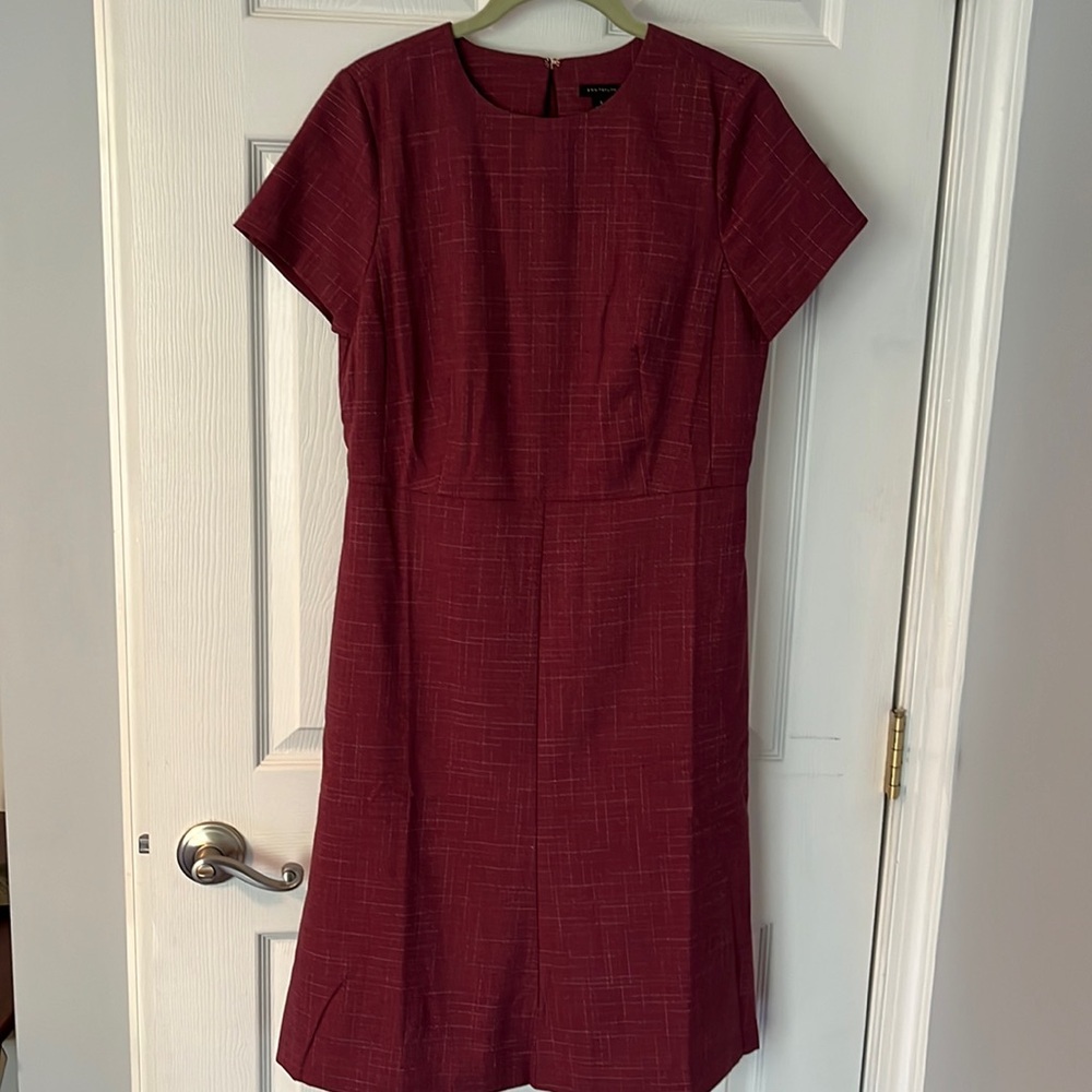 Ann Taylor size 6 burgundy check pattern dress